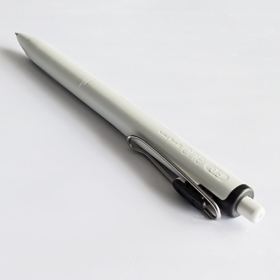 UniBall One Umn S 0.5 Mm Retractable Gel Pen - White Body Black Ink