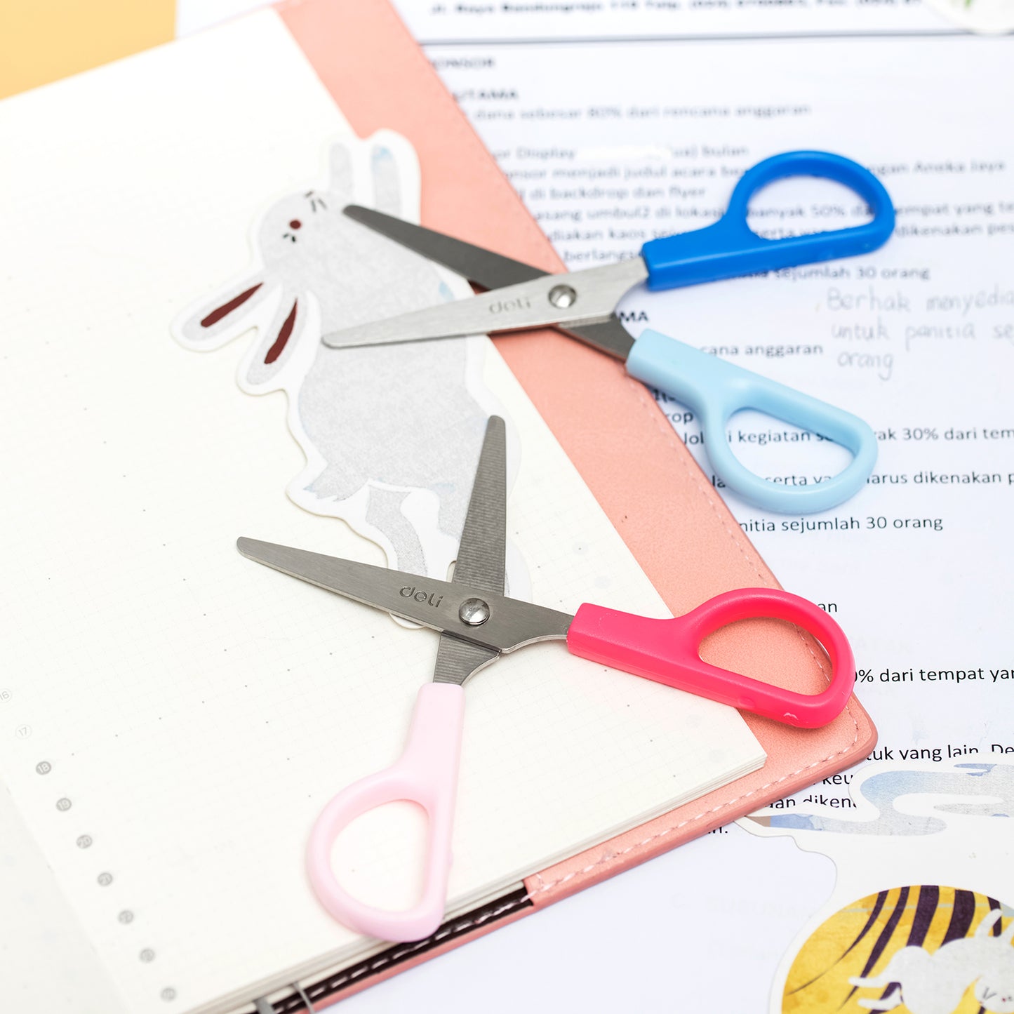 Deli W6021 School Scissor With Cover (Pack of 1, Color May Vary)