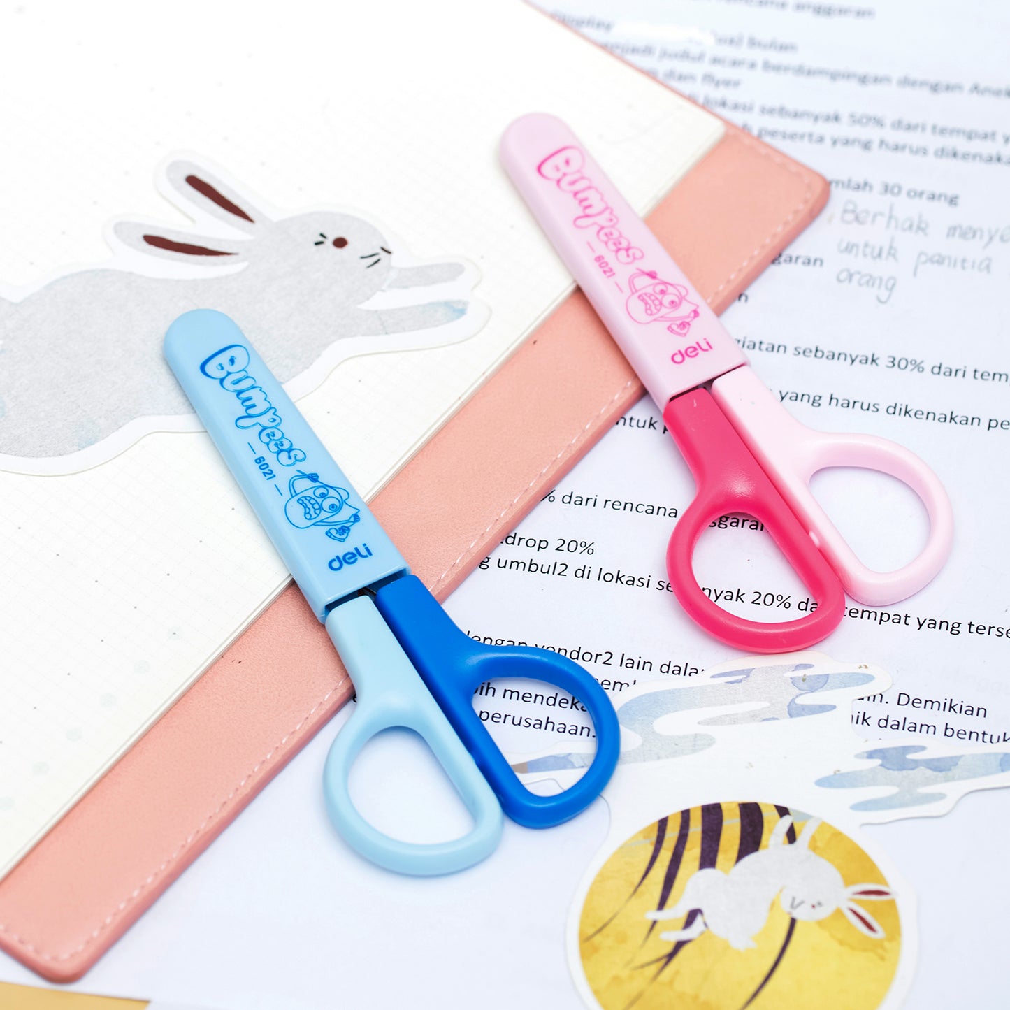 Deli W6021 School Scissor With Cover (Pack of 1, Color May Vary)