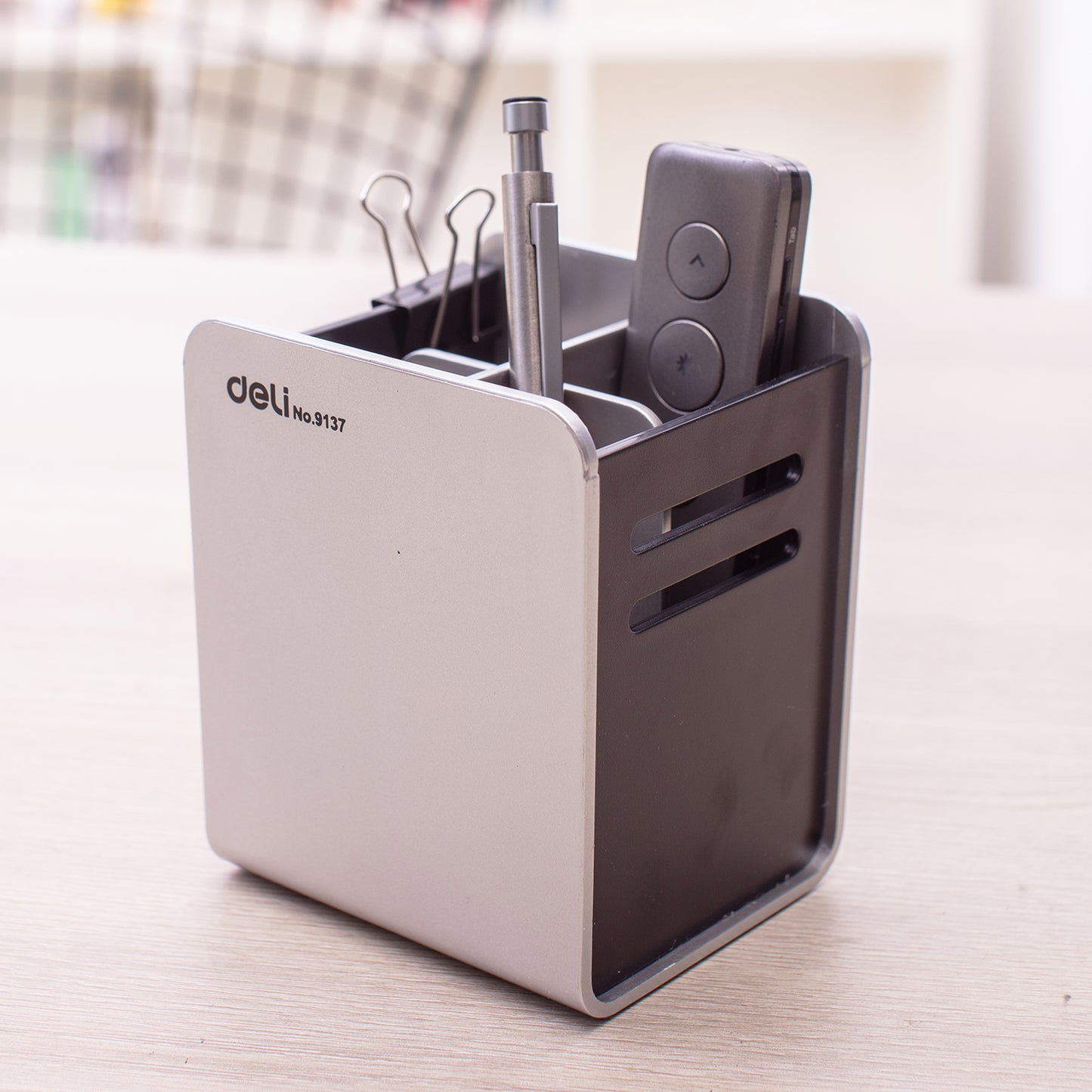 Deli W9137 Pen Stand (Pack of 1, Color May Vary)