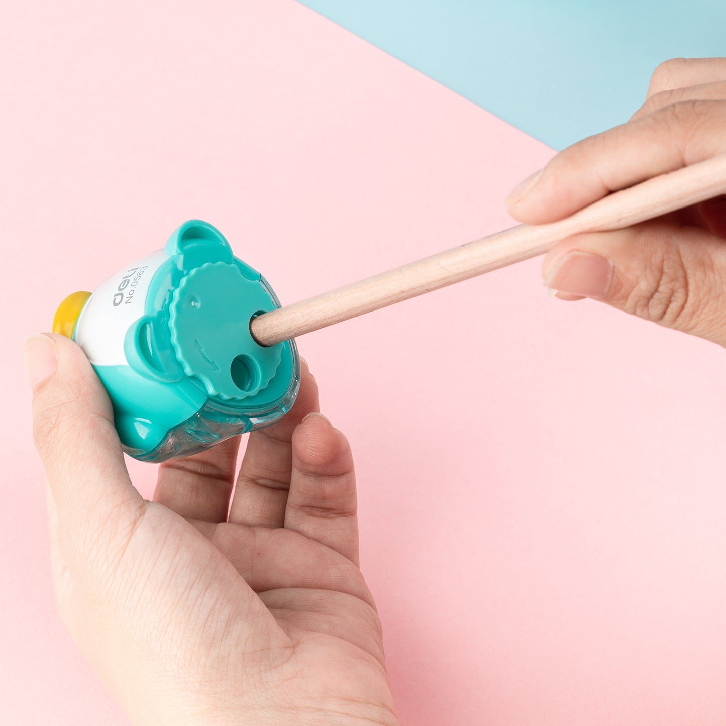Deli W0563 Pencil Sharpener, Pack of 1 (Color May Vary)
