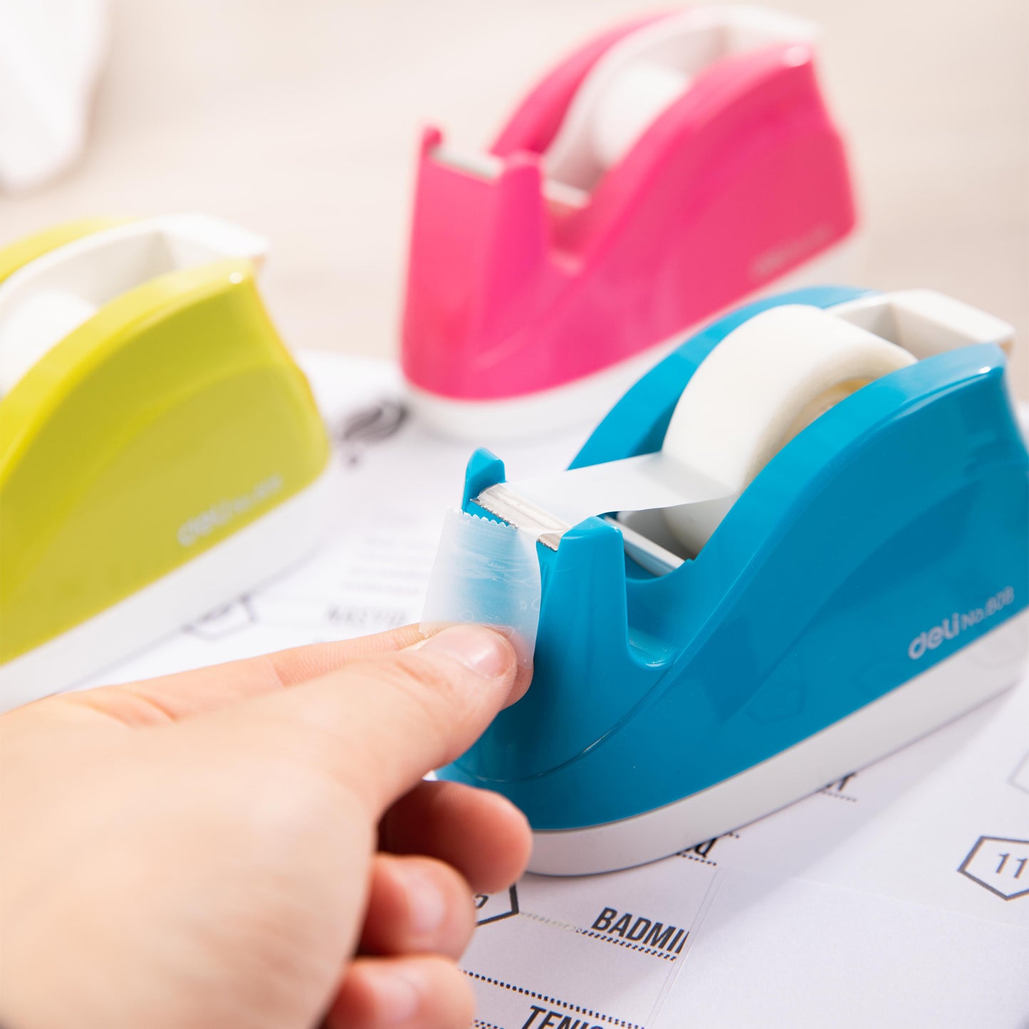 Deli W808 Tape Dispenser (Pack of 1, Color May Vary)