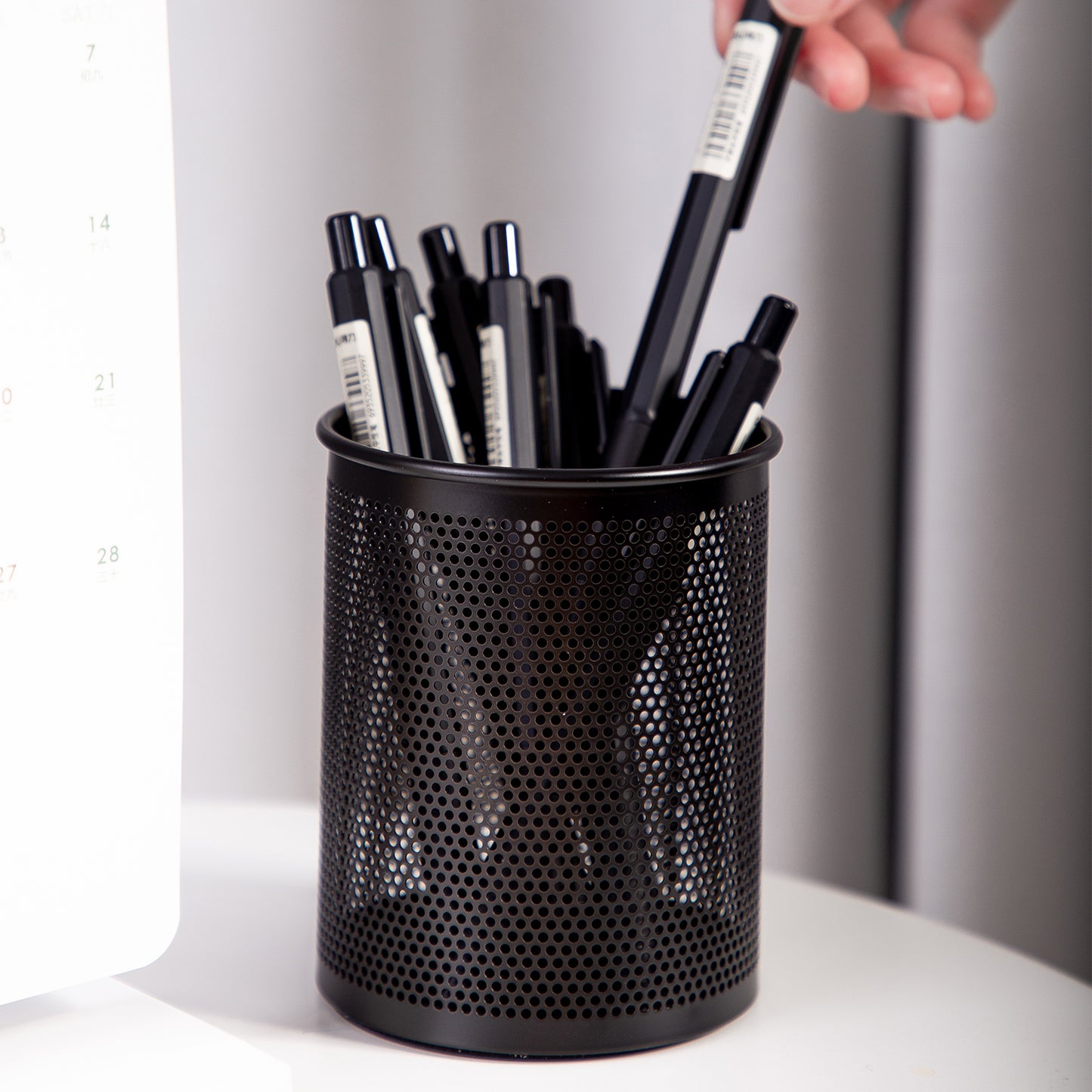 Deli W909 Mesh Pen Holder (Black, Pack of 1)