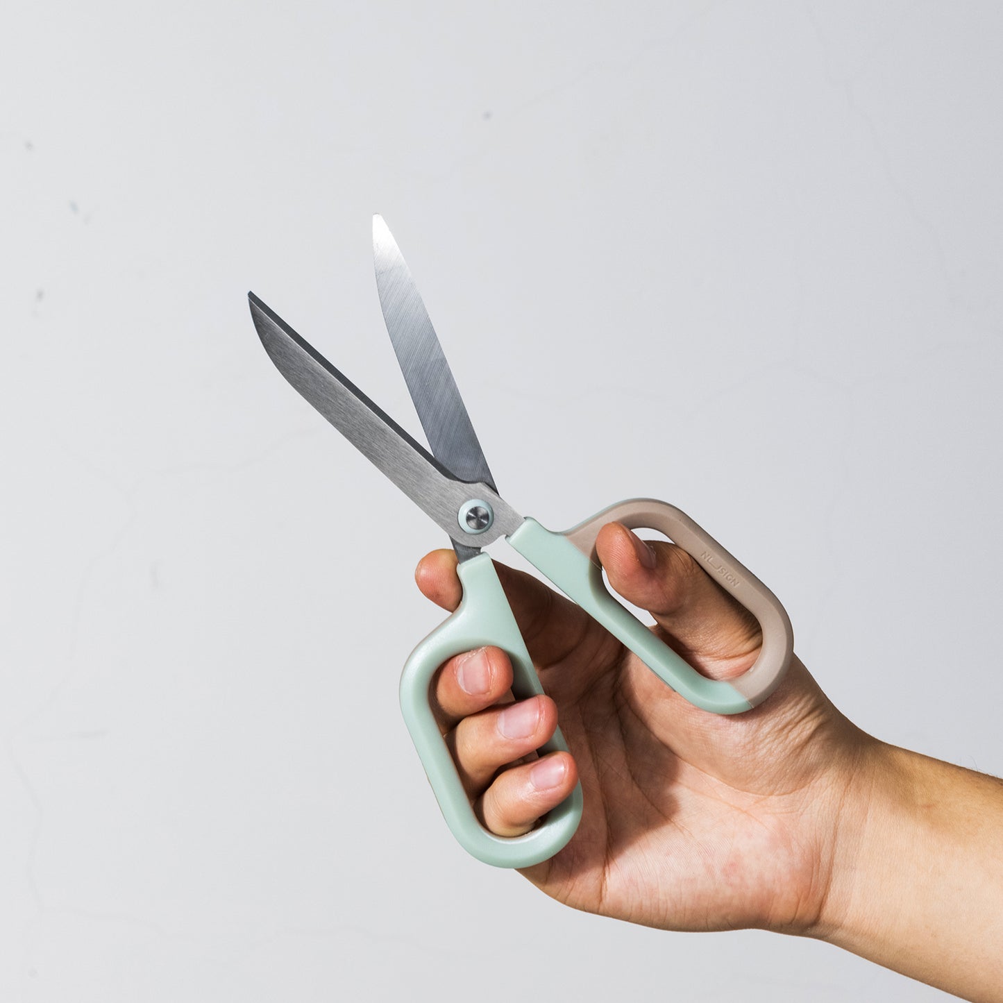 Deli WNS055 Nusign Scissors 180mm (Pack of 1, Color May Vary)