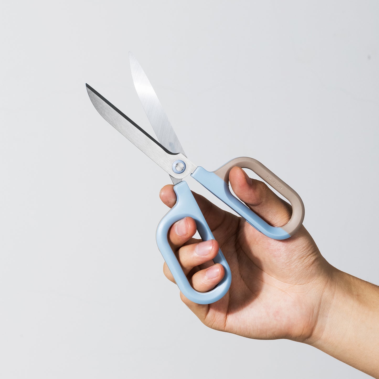 Deli WNS056 Nusign Scissors 145mm (Pack of 1, Color May Vary)