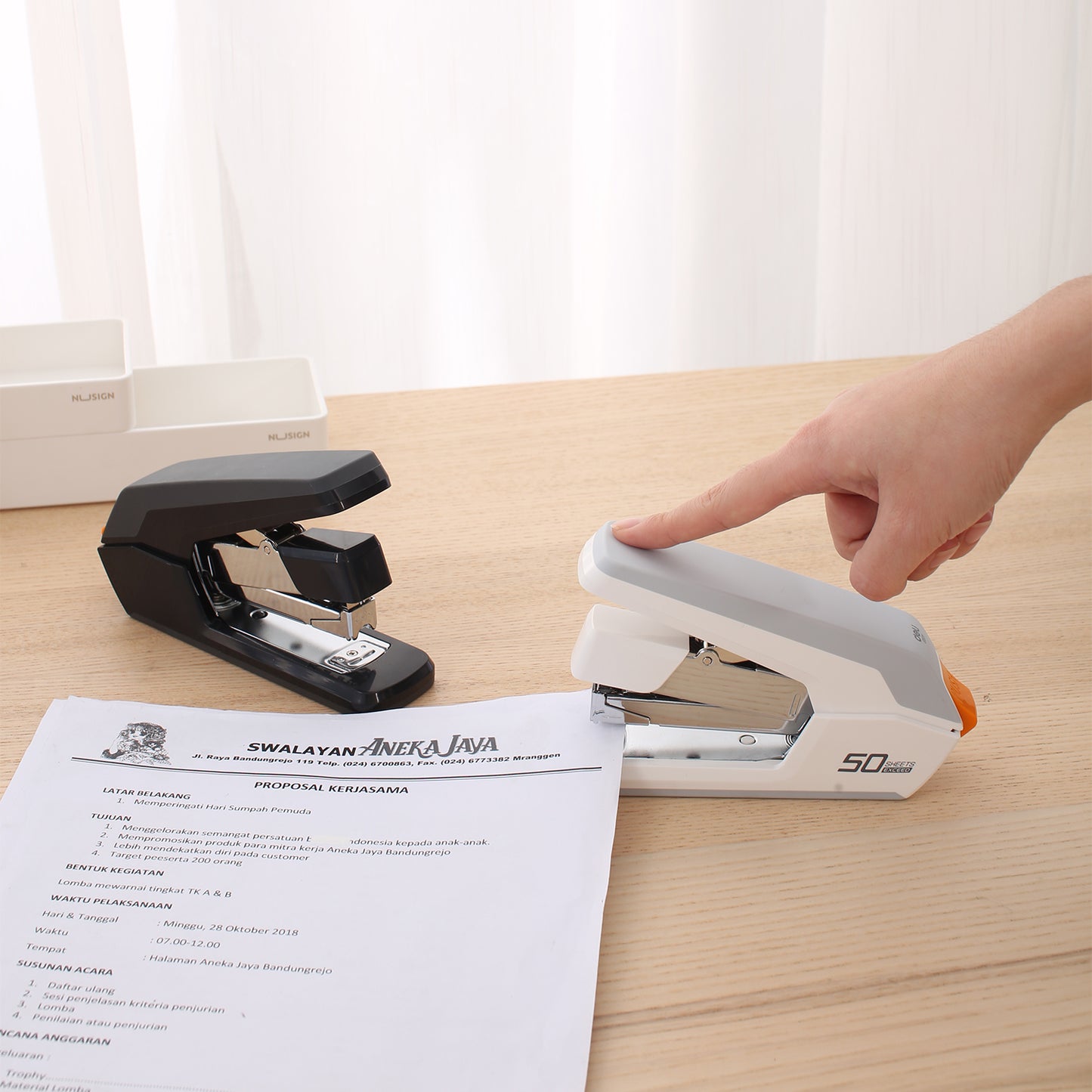 Deli W0371 Exceed Series Effortless Stapler, 50 Sheets, Color May Vary (Pack of 1)