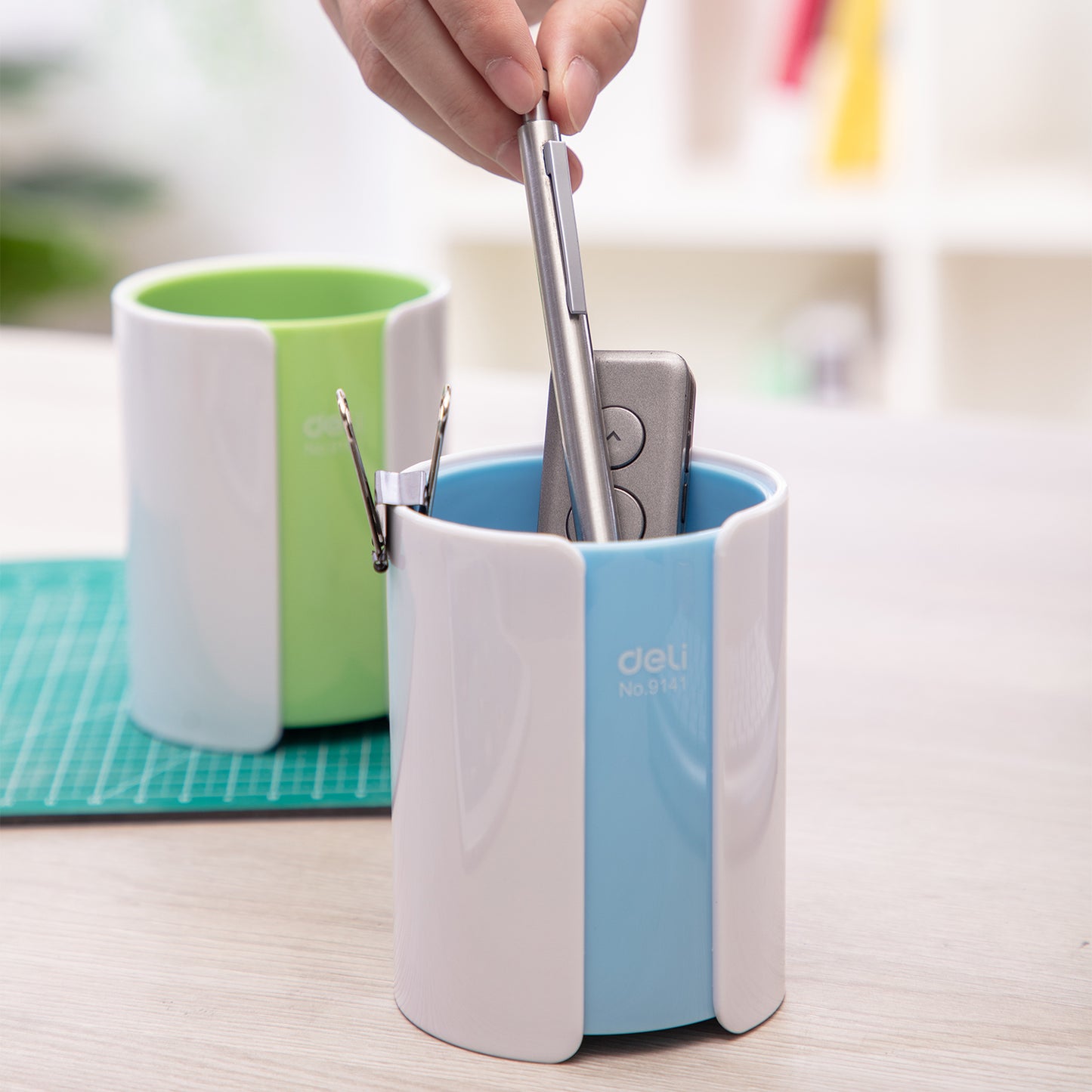 Deli W9141 Pen Stand (Pack of 1, color May Vary)