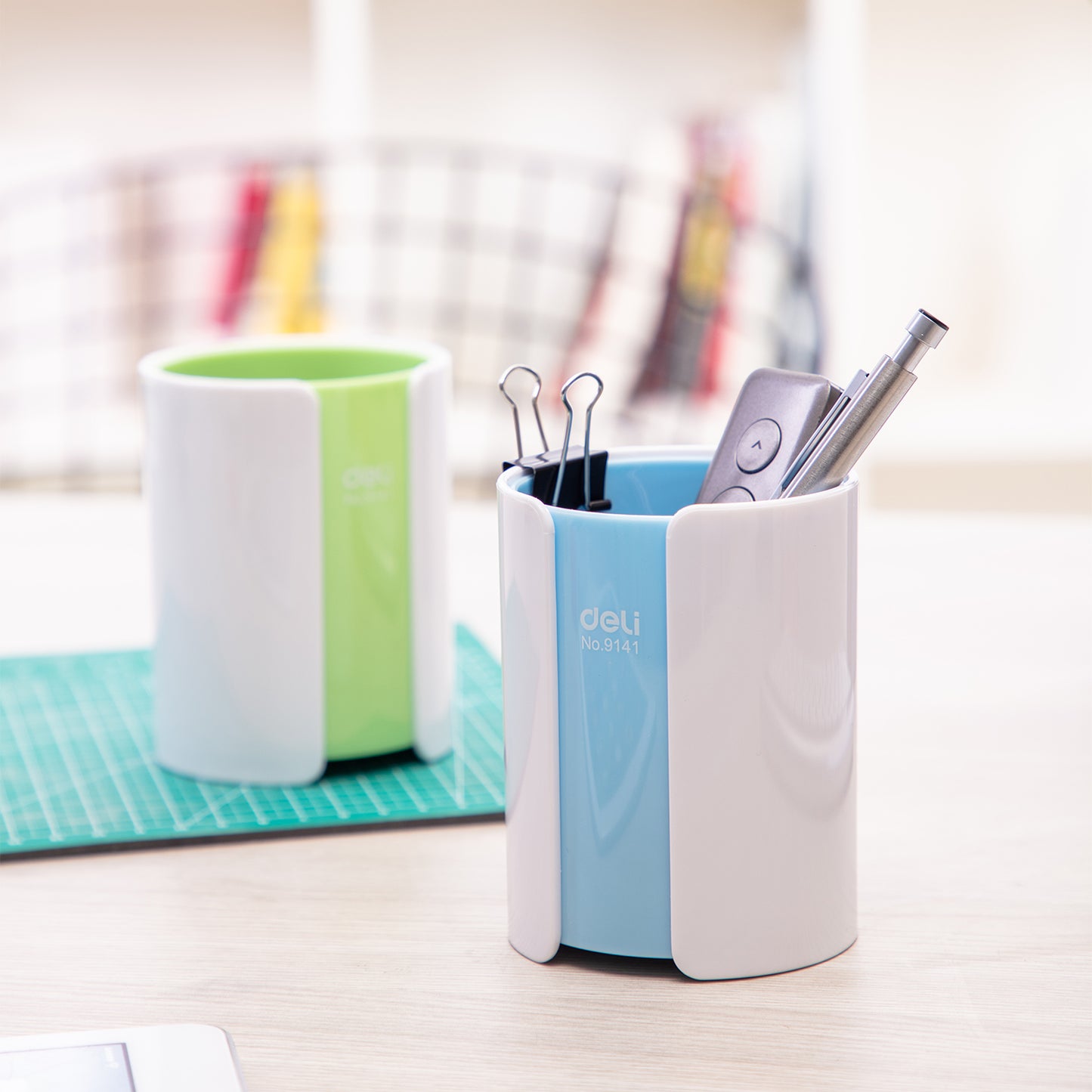 Deli W9141 Pen Stand (Pack of 1, color May Vary)