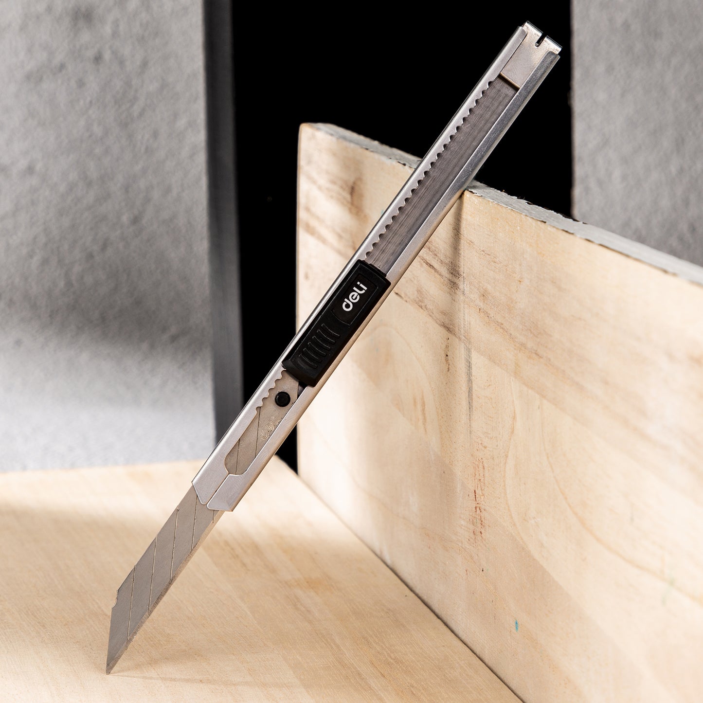 Deli W2034 30 Degree Metal Cutter, 7 snap-off blades, Pack of 1