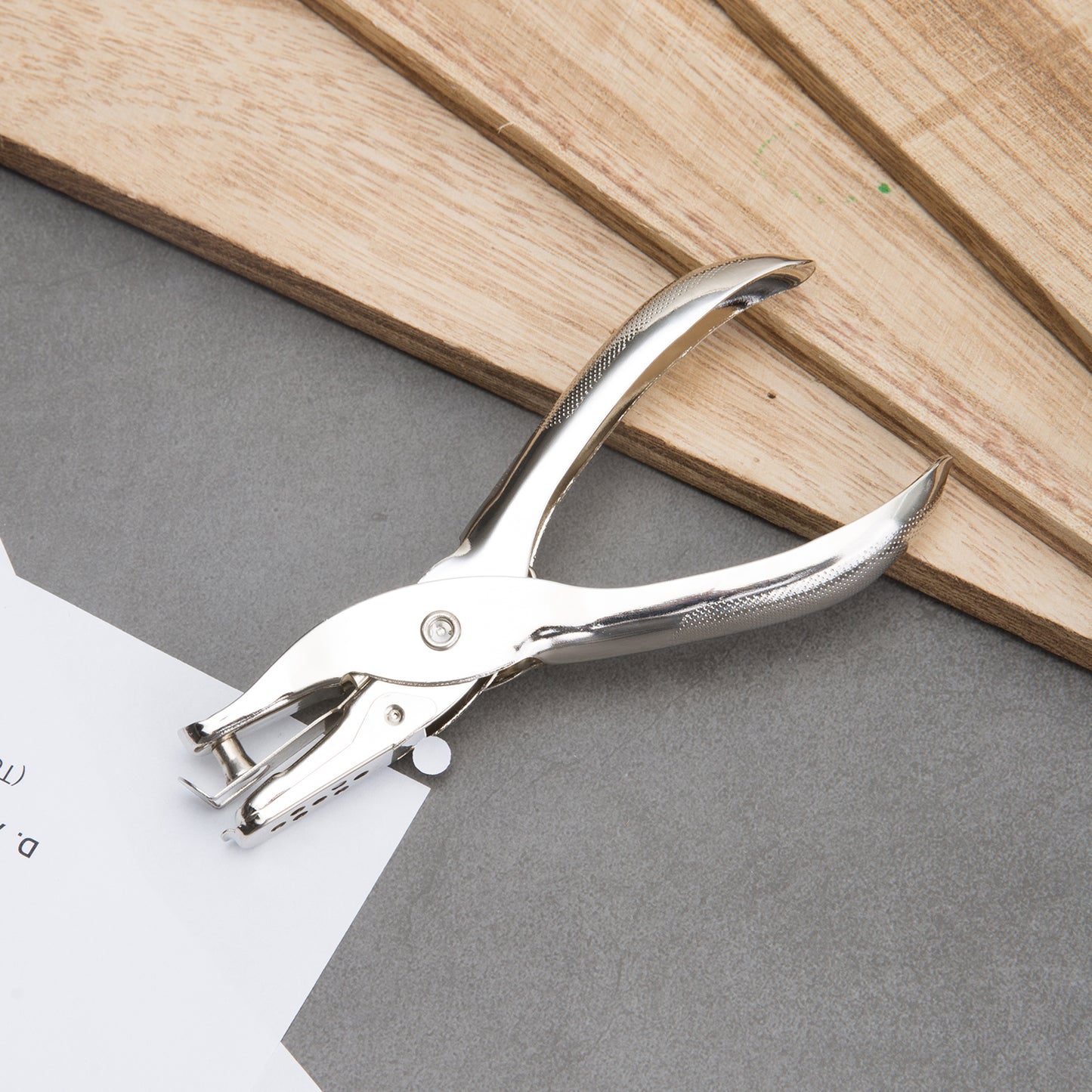 Deli W0114 1-Hole Punch 8 Sheets, 6mm (Pack of 1)