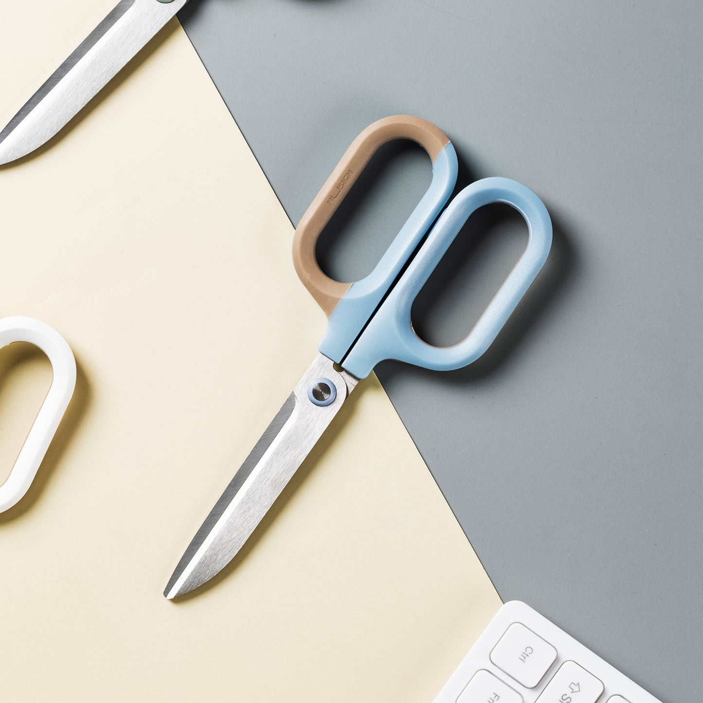 Deli WNS056 Nusign Scissors 145mm (Pack of 1, Color May Vary)