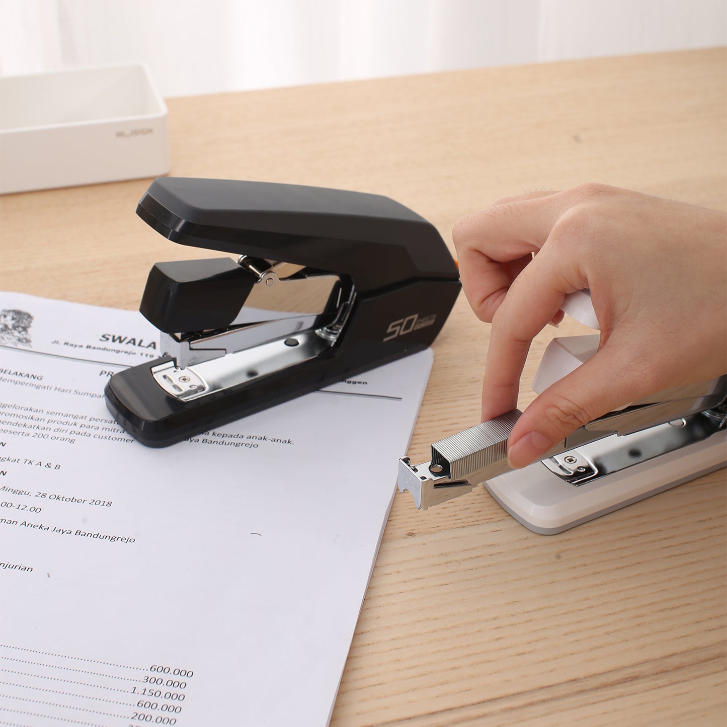 Deli W0371 Exceed Series Effortless Stapler, 50 Sheets, Color May Vary (Pack of 1)