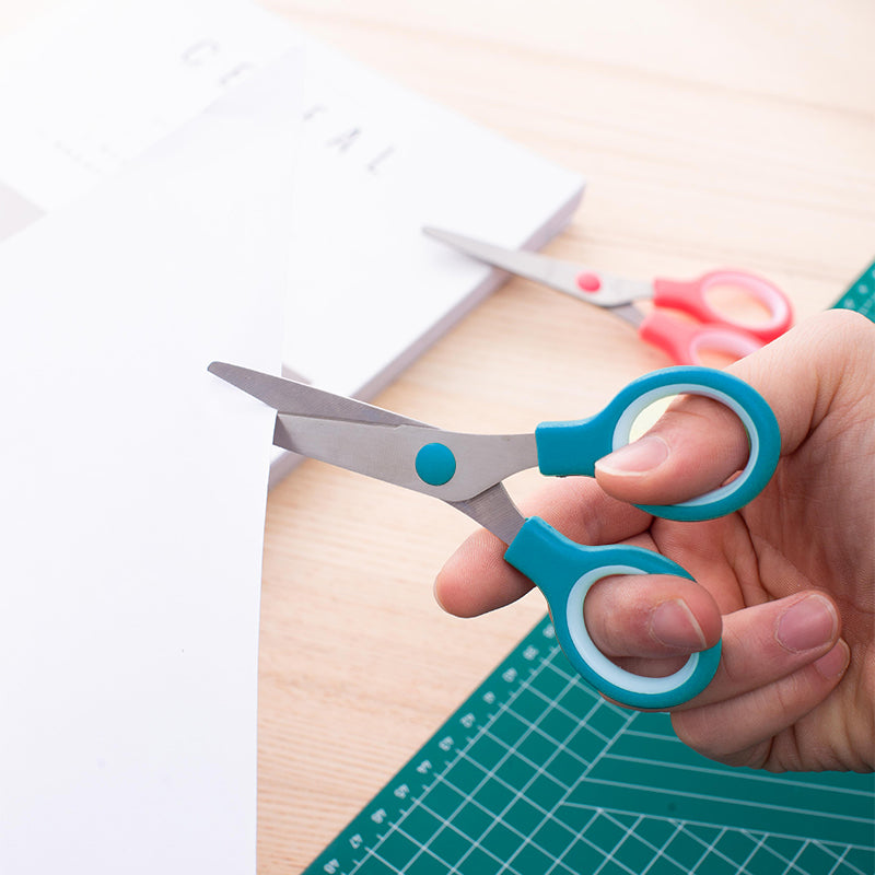 Deli W6007 Scissors 132mm (Pack of 1, Color May Vary)