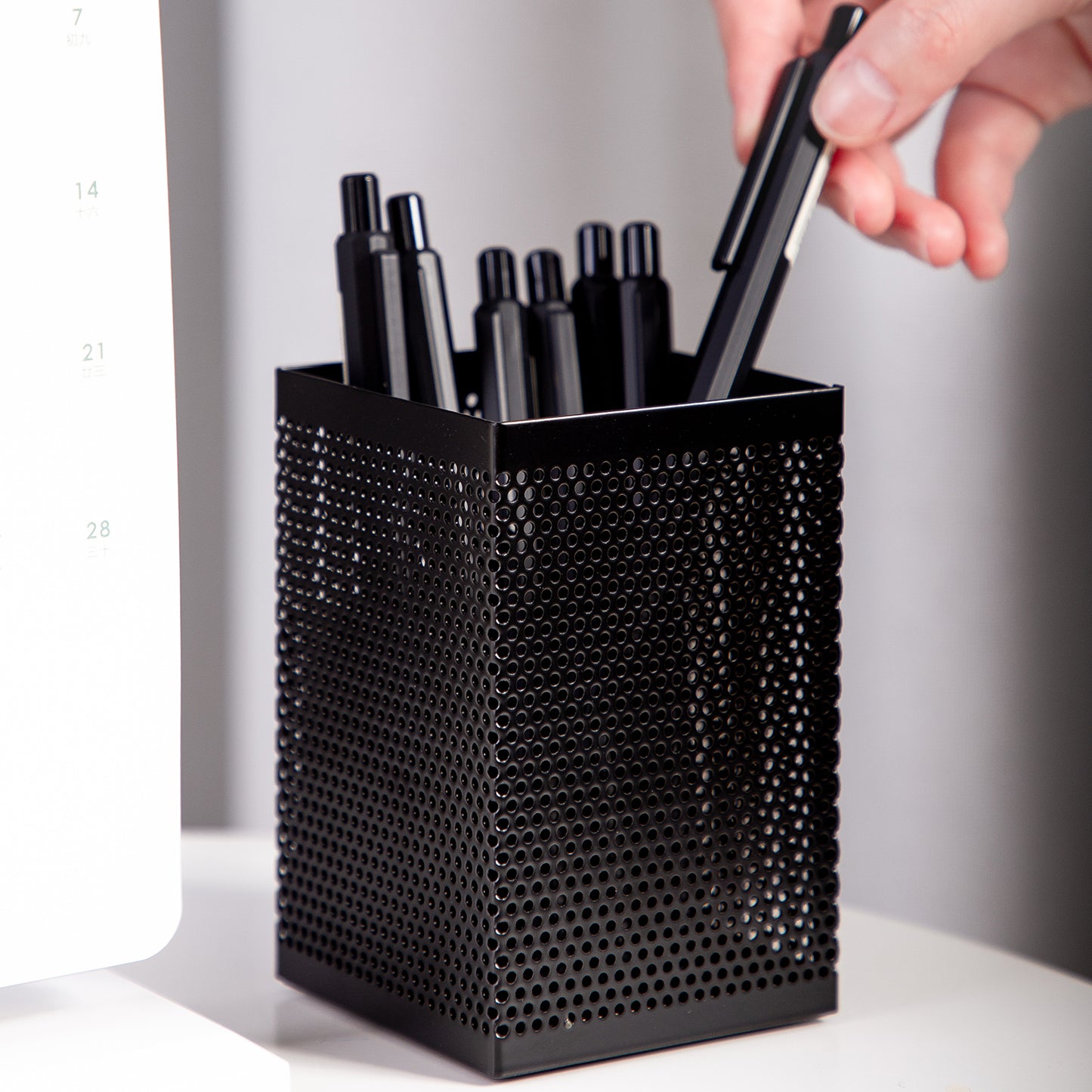 Deli W908 Pen Stand (Black, Pack of 1)