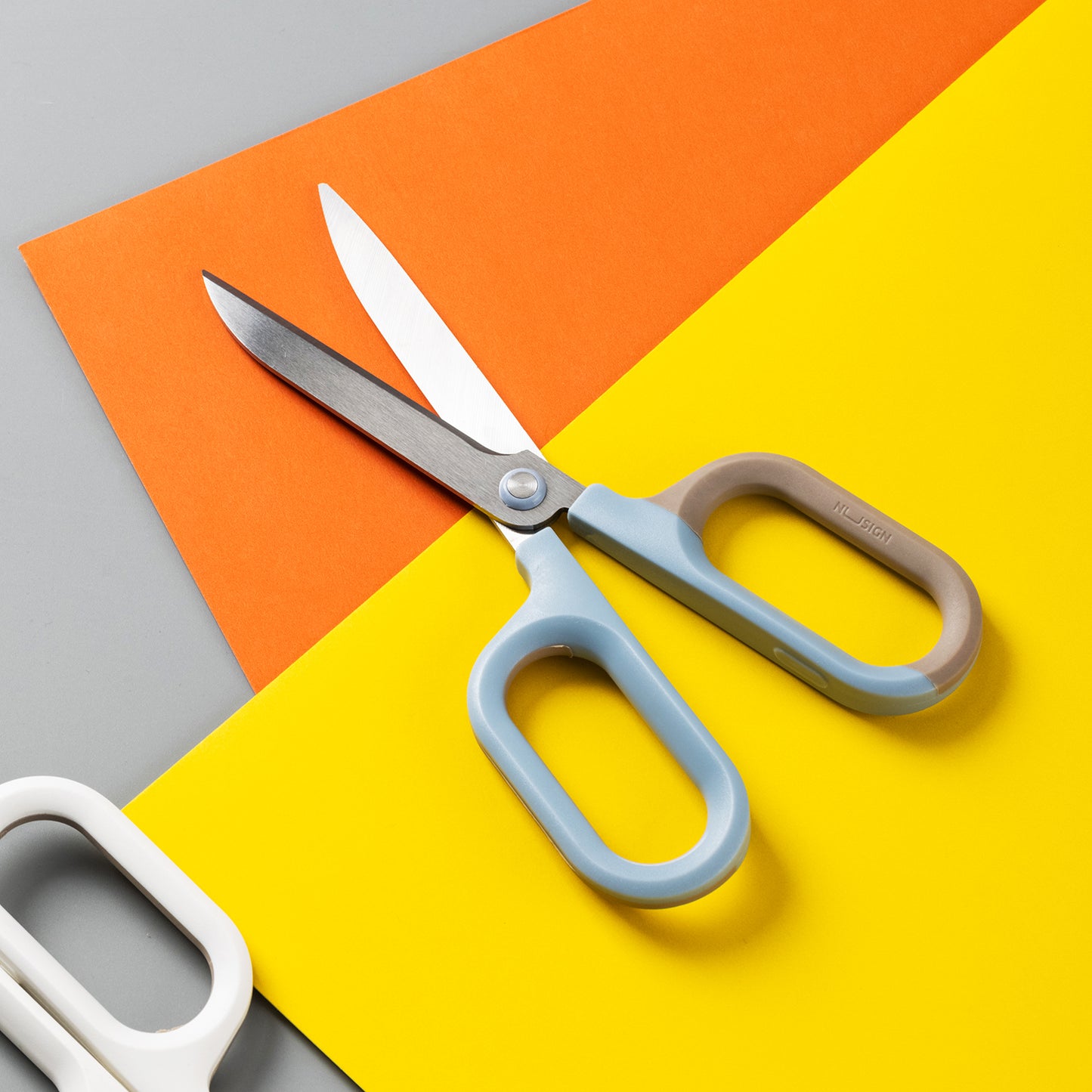 Deli WNS056 Nusign Scissors 145mm (Pack of 1, Color May Vary)